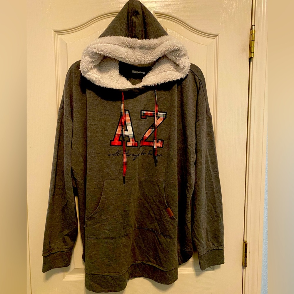Maurice’s Hooded Swestshirt